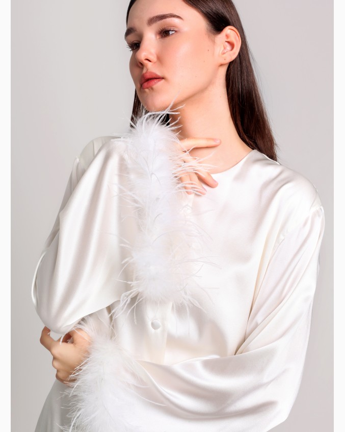 Костюм  с перьями на рукавах Сюзанна 