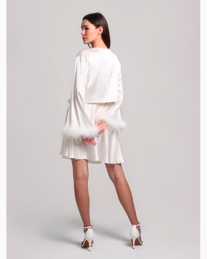 Костюм  с перьями на рукавах Сюзанна 