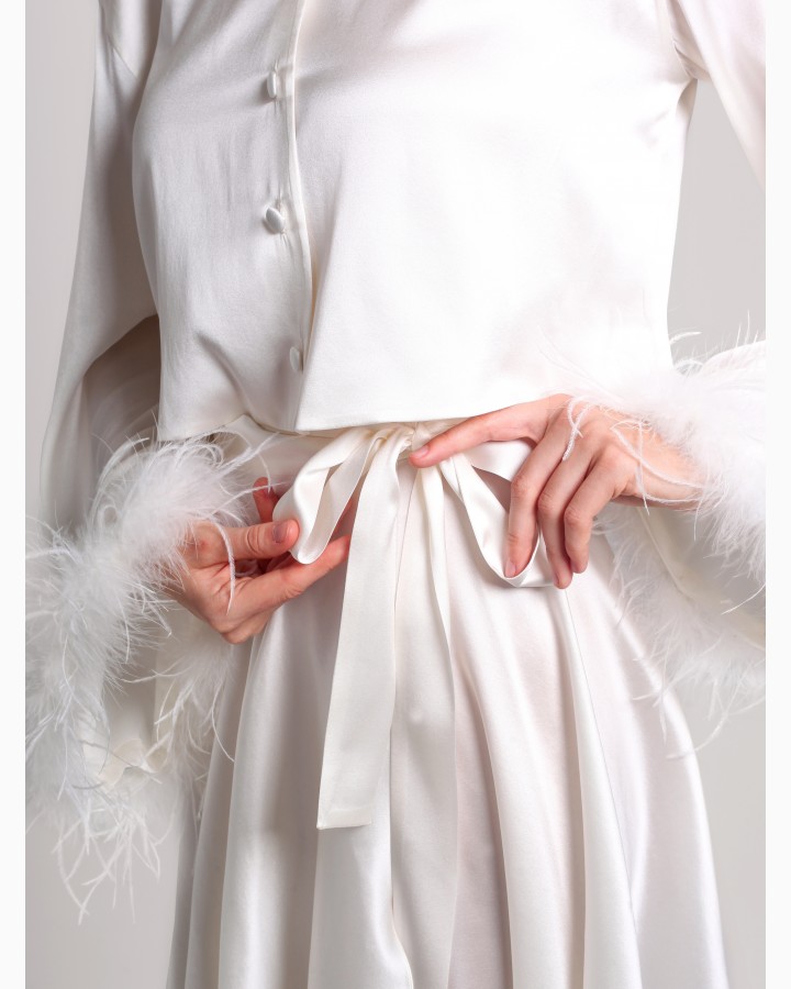 Костюм  с перьями на рукавах Сюзанна 