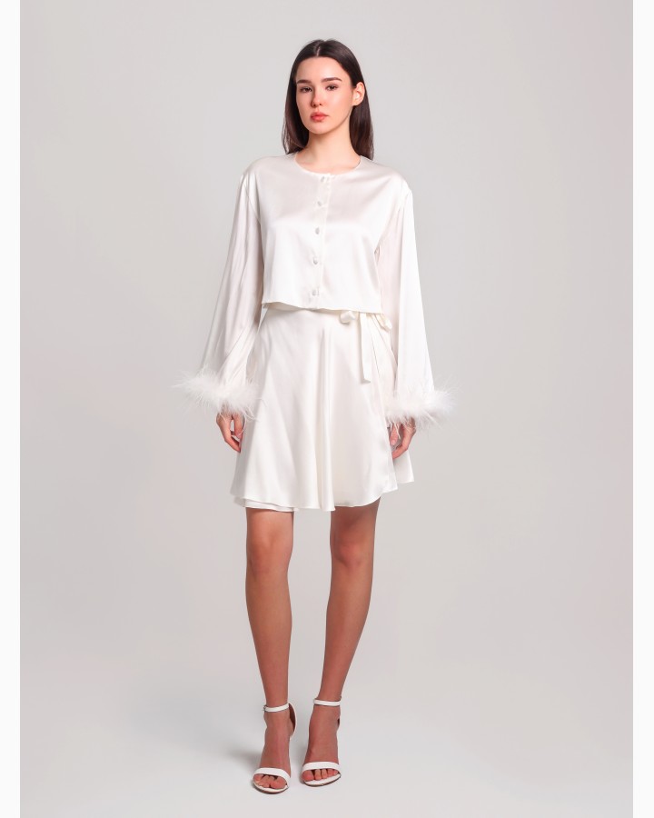 Костюм  с перьями на рукавах Сюзанна 