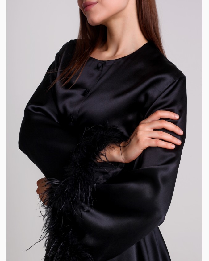 Костюм с перьями на рукавах Сюзанна