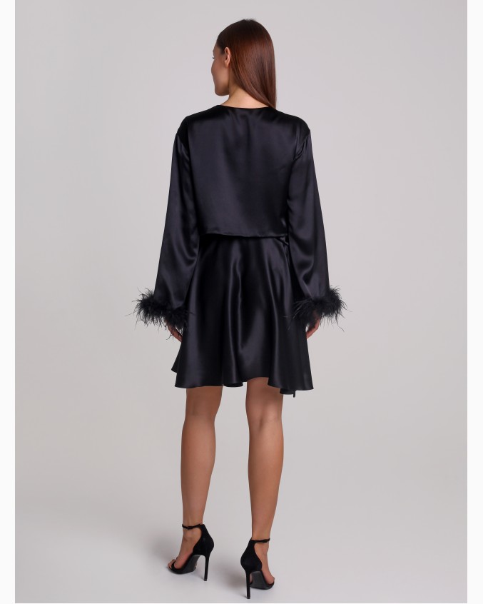 Костюм с перьями на рукавах Сюзанна