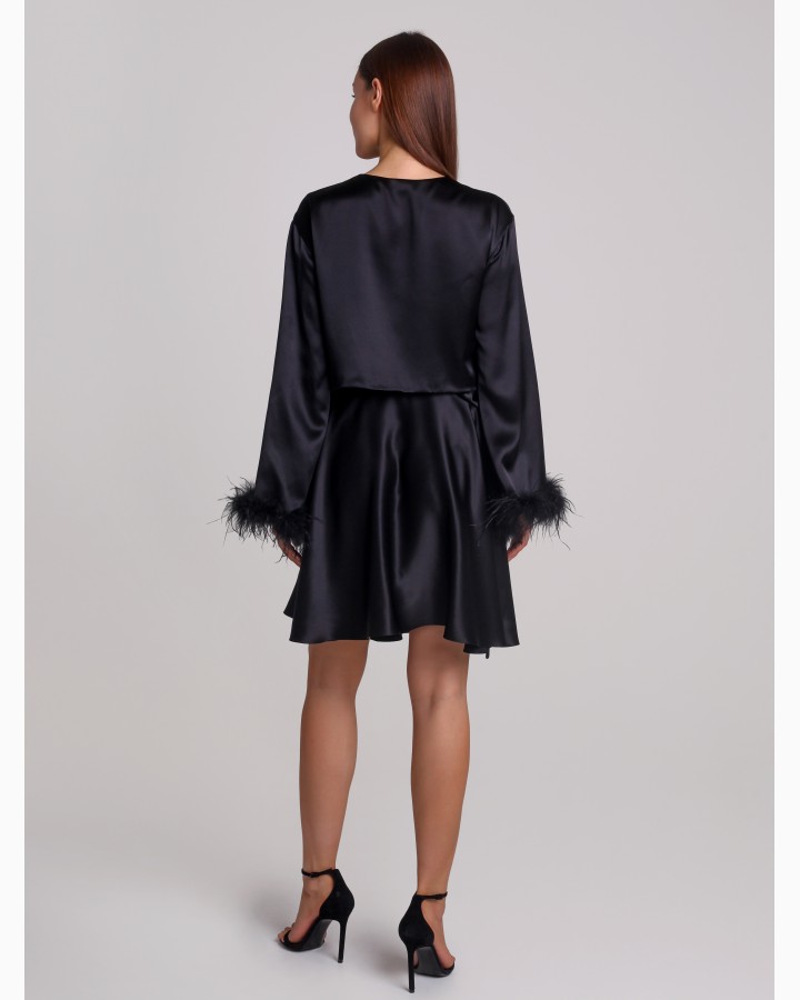 Костюм с перьями на рукавах Сюзанна