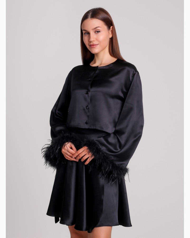 Костюм с перьями на рукавах Сюзанна